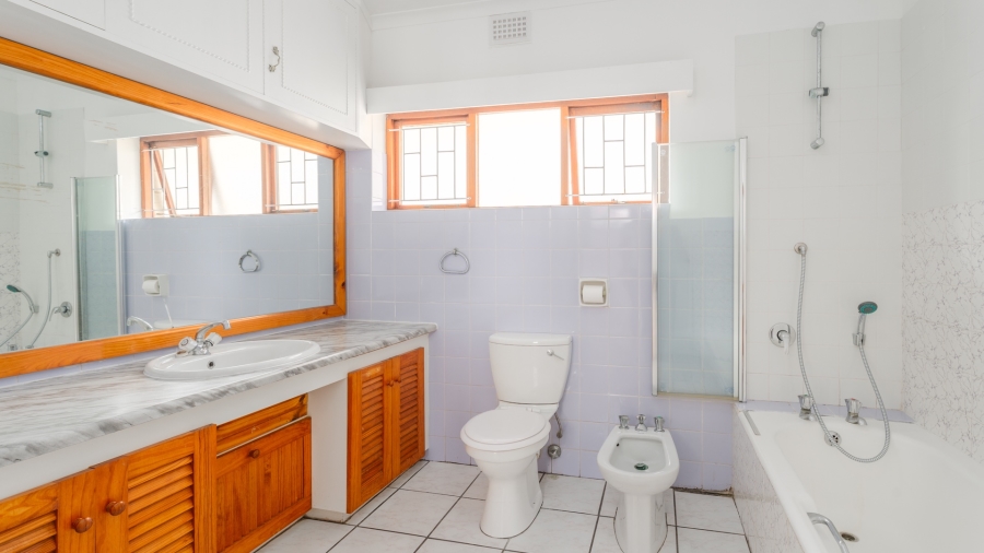 5 Bedroom Property for Sale in Zeekoevlei Western Cape